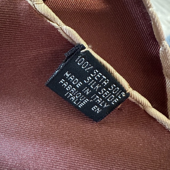 Fendi silk scarf in mint condition used less than 3 times then dry cleaned - Picture 9 of 9